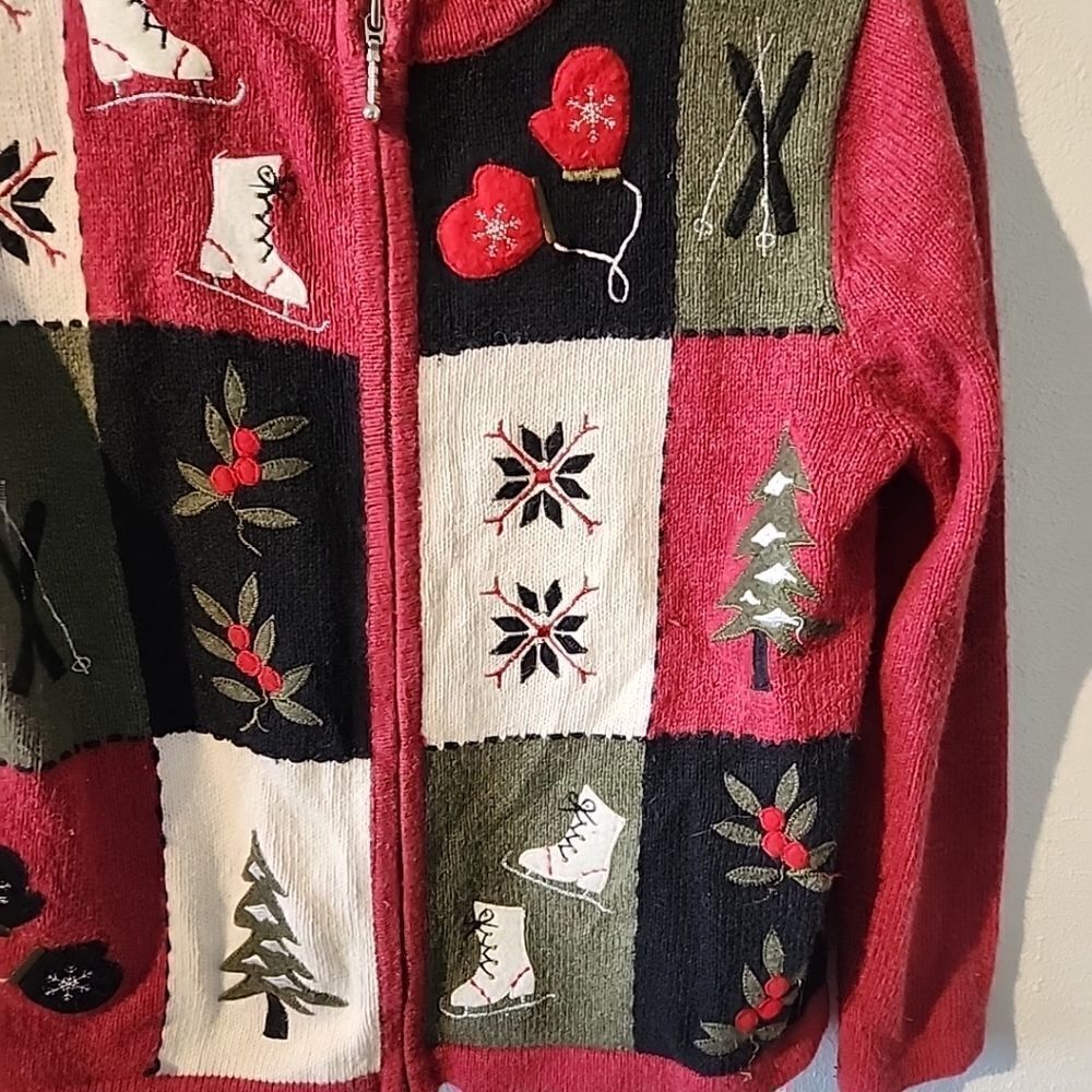 Croft & Barrow Women's Full Zip Holiday Christmas Sweater Embroidered Red M - Picture 2 of 5